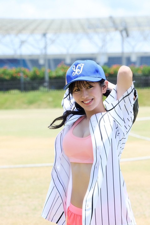 白戸ゆめのヤンジャン水着グラビア