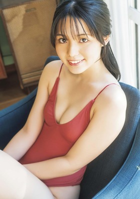 斉藤里奈の水着グラビア