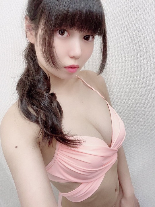 山腰美月Iカップ水着姿