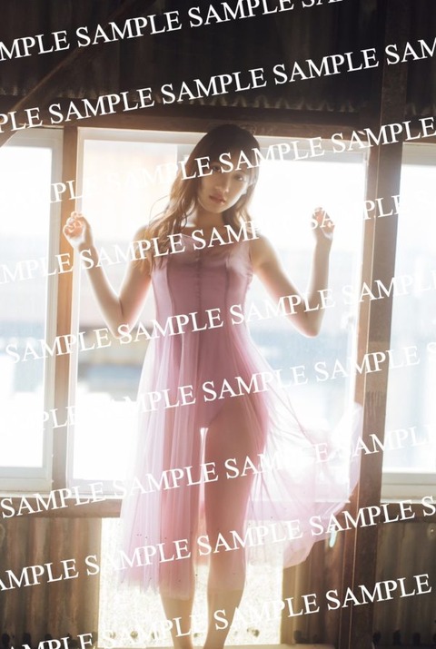 横野すみれのSUMIRE graph水着グラビア