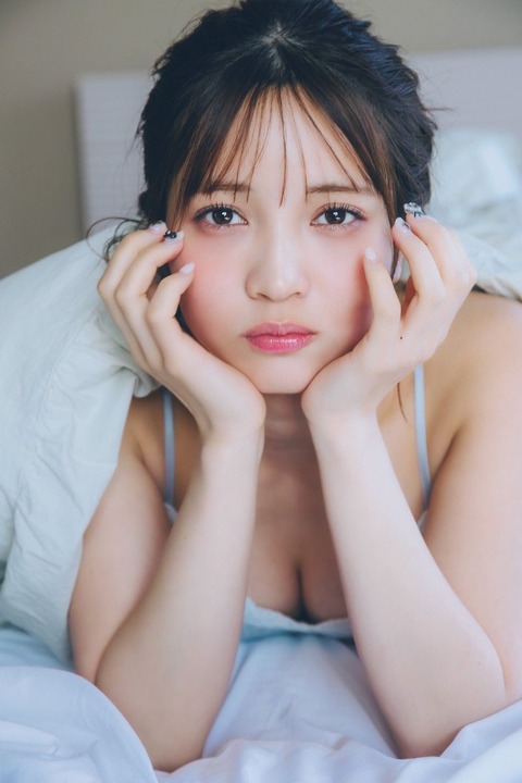 黒嵜菜々子「別冊ヤングチャンピオン」水着グラビア
