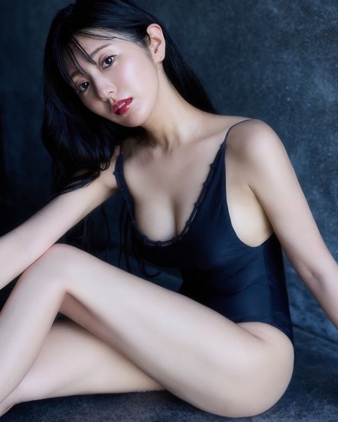 白戸ゆめのヤンジャン水着グラビア
