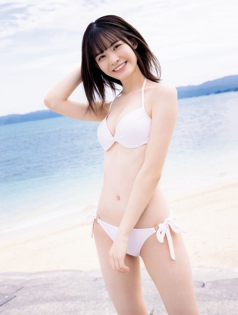 山本栞水着グラビア