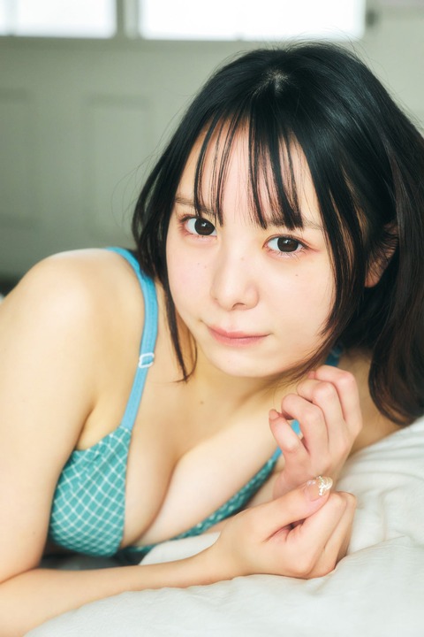 浜辺ゆりなFLASH初水着グラビア