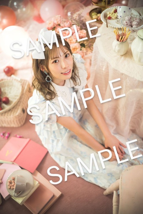 日向坂46東村芽依1st水着写真集「見つけた」