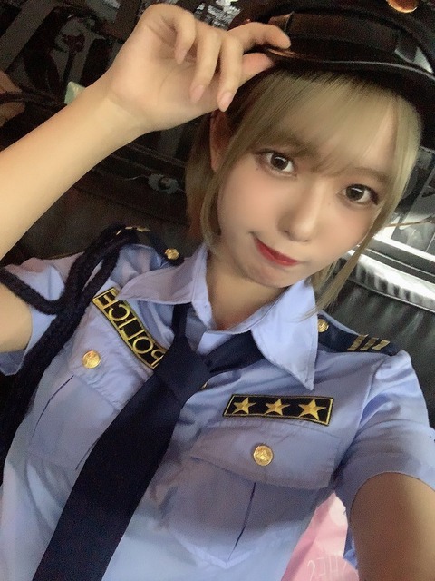 奥ゆい金髪ショートカット