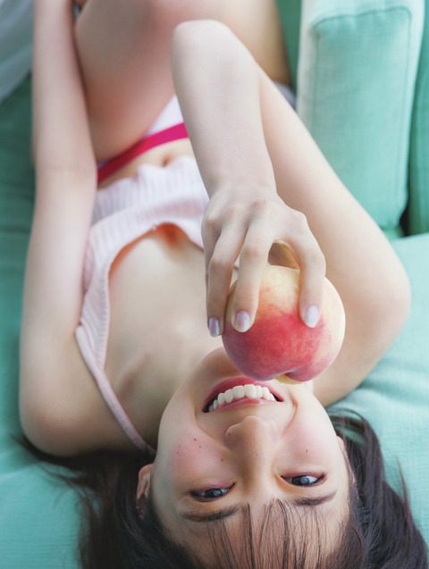 日向坂46小坂菜緒1st水着写真集「君は誰?」