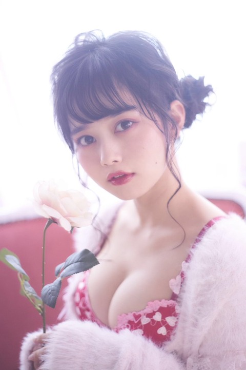 近藤沙瑛子ランジェリー姿