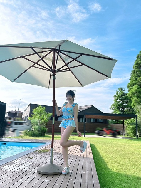 守屋亨香1st水着写真集