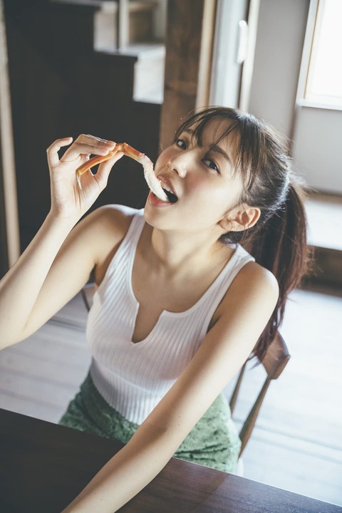 乃木坂46新内眞衣の卒業記念写真集「夜が明けたら」