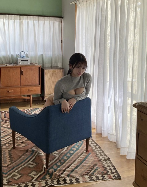 NMB48和田海佑ニット・セーターグラビア