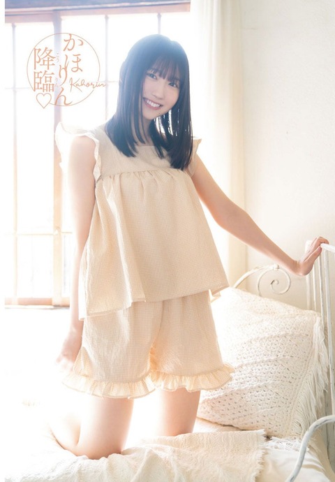 日向坂46藤嶌果歩セーラー服グラビア