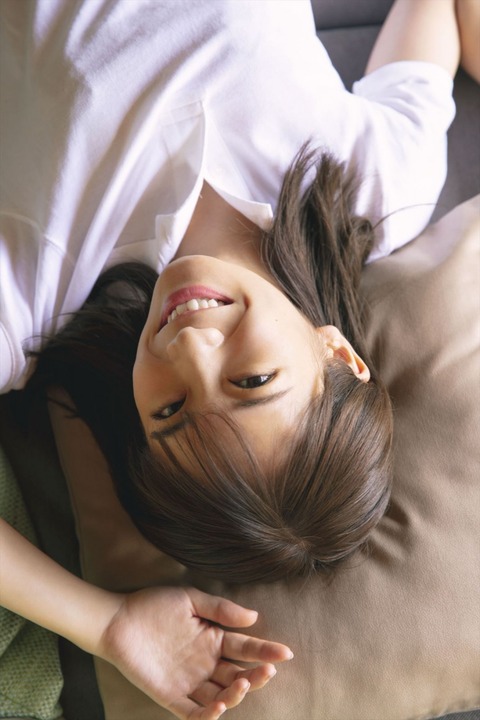 秋元真夏2nd写真集「しあわせにしたい」下着姿