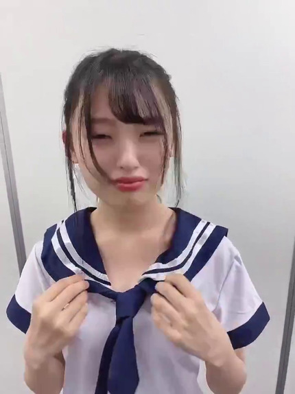 新澤菜央のネクタイ結べない動画 (8)