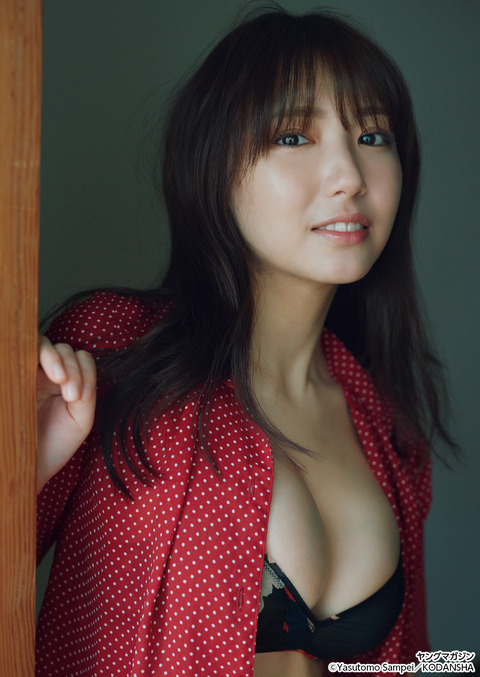 沢口愛華「週刊ヤングマガジン」水着グラビア