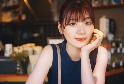 日向坂46佐々木美玲グラビア
