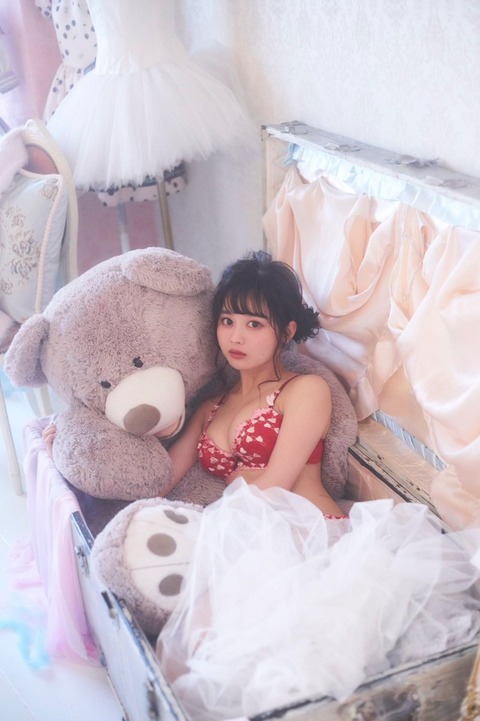 近藤沙瑛子ランジェリー姿