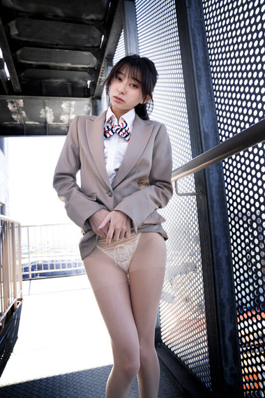 桑田彩イメージDVD「からみついて」