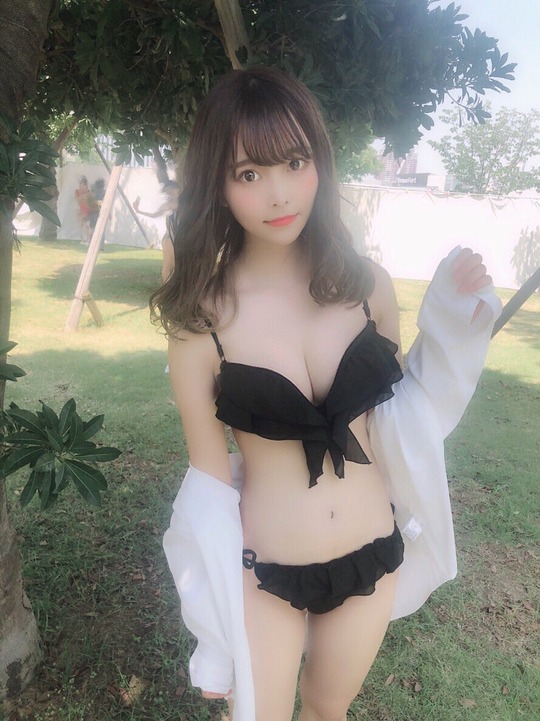 青木りさ水着グラビアオフショット