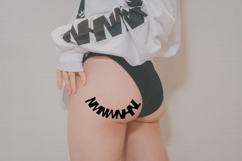 鈴木Mob.お尻スポンサー水着姿