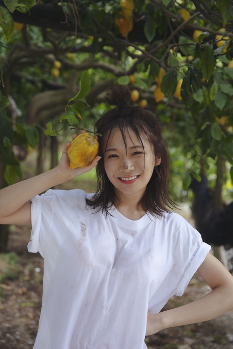 秋元真夏2nd写真集「しあわせにしたい」下着姿