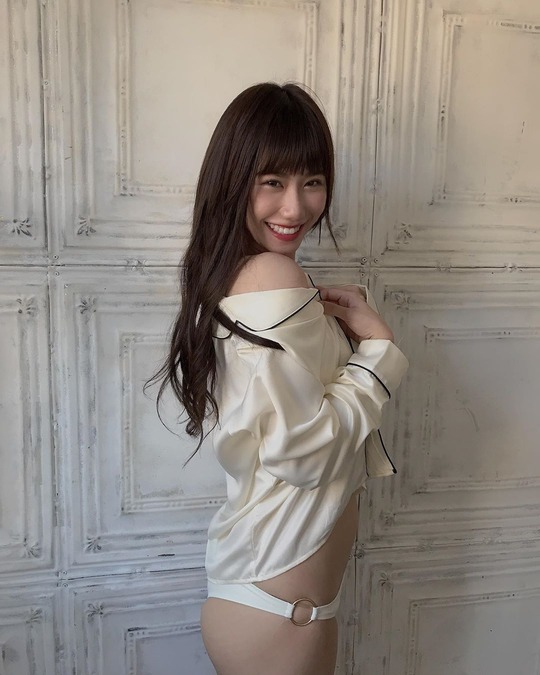 NMB48石田優美水着グラビアオフショット