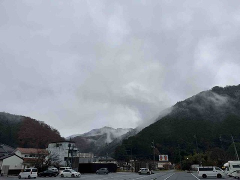 B7153CD1-850F-4BE4-B529-3AF94E2E64F6