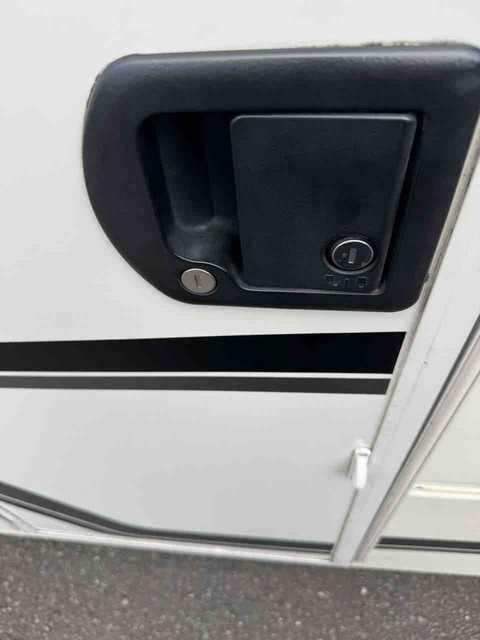 1AEC19FA-ABC7-4520-836B-4C86E7D48D44