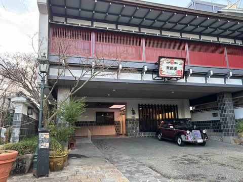 3A67B3DF-7CEF-40E3-9FB9-54B8D1608622