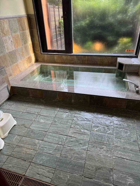 9DF8182C-BDA3-4CAA-9F3D-B7D40D4AEBB9