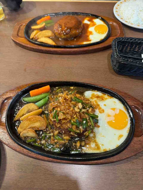 EF6DCC43-3F50-4BBF-8307-6BAF5A543421