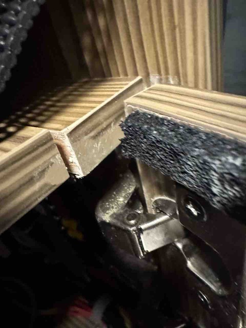 81FE8869-6896-4EE4-8191-22CE5BA6C59D