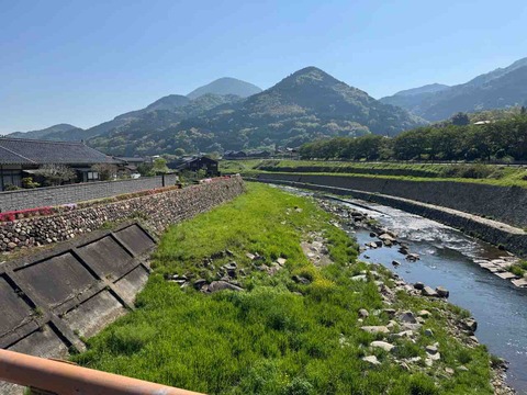 E615BAA1-F4FE-425B-B60D-0171510E8304