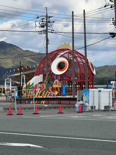 57EF4818-595D-4642-9117-7785207696E1