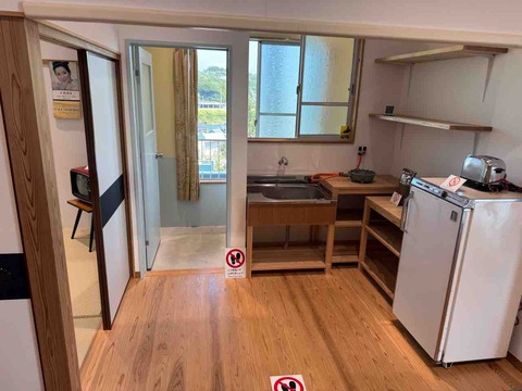 4AD856E8-9B38-4385-BCC9-C95324B0B6C3