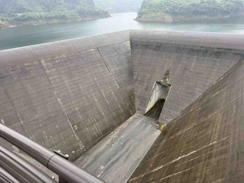 7DB5FD9F-A103-4E24-A48D-B5DD6243C385