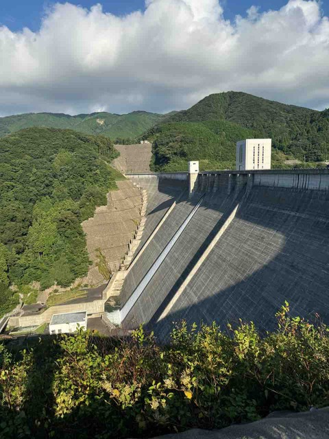 AD103B9B-07F8-42DE-BB6F-5C4143A9A393