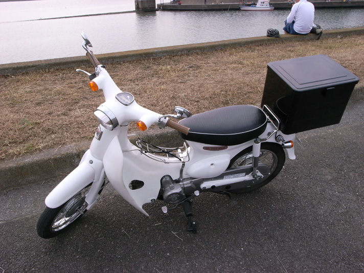 リトルカブにスチールbox付けたよ S K式