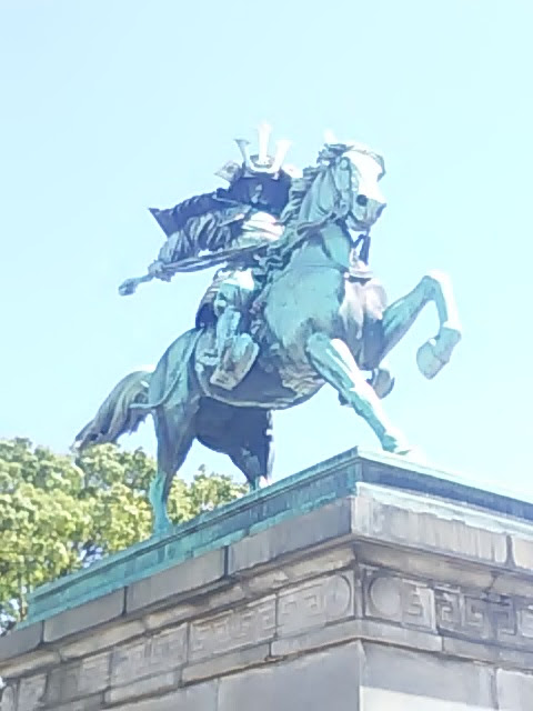 騎馬武者 楠木正成 皇居 フィギュア 金属製 約15cm