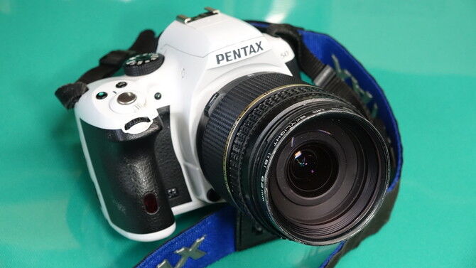 自分のデジタルカメラの「総シャッター数」を調べましょう。 : 緑