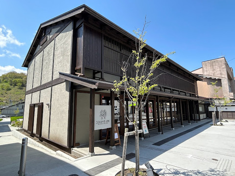 こども本の森遠野外観