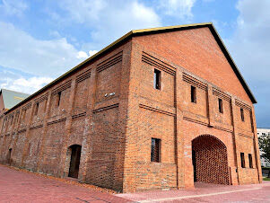 レンガ倉庫美術館ななめから