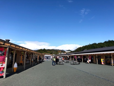 さんさん商店街