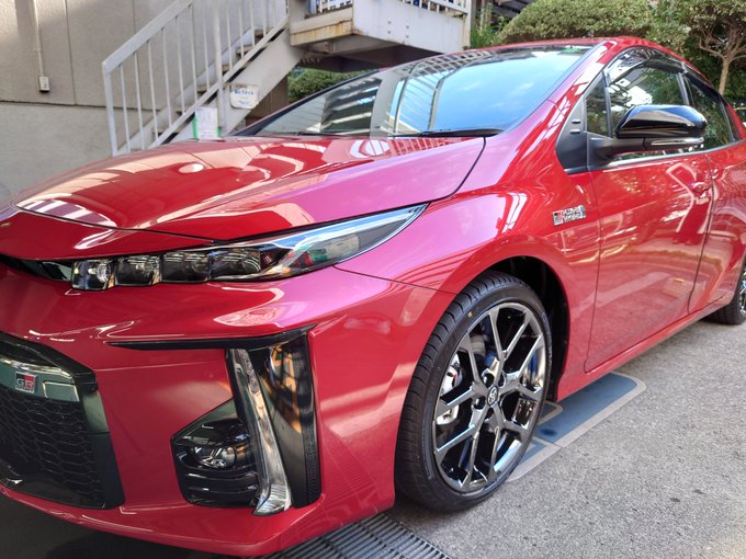 Gr購入記 遂に Prius Phv Gr Sport 納車 納車とドラレコと充電 蒼灯の照らす夜