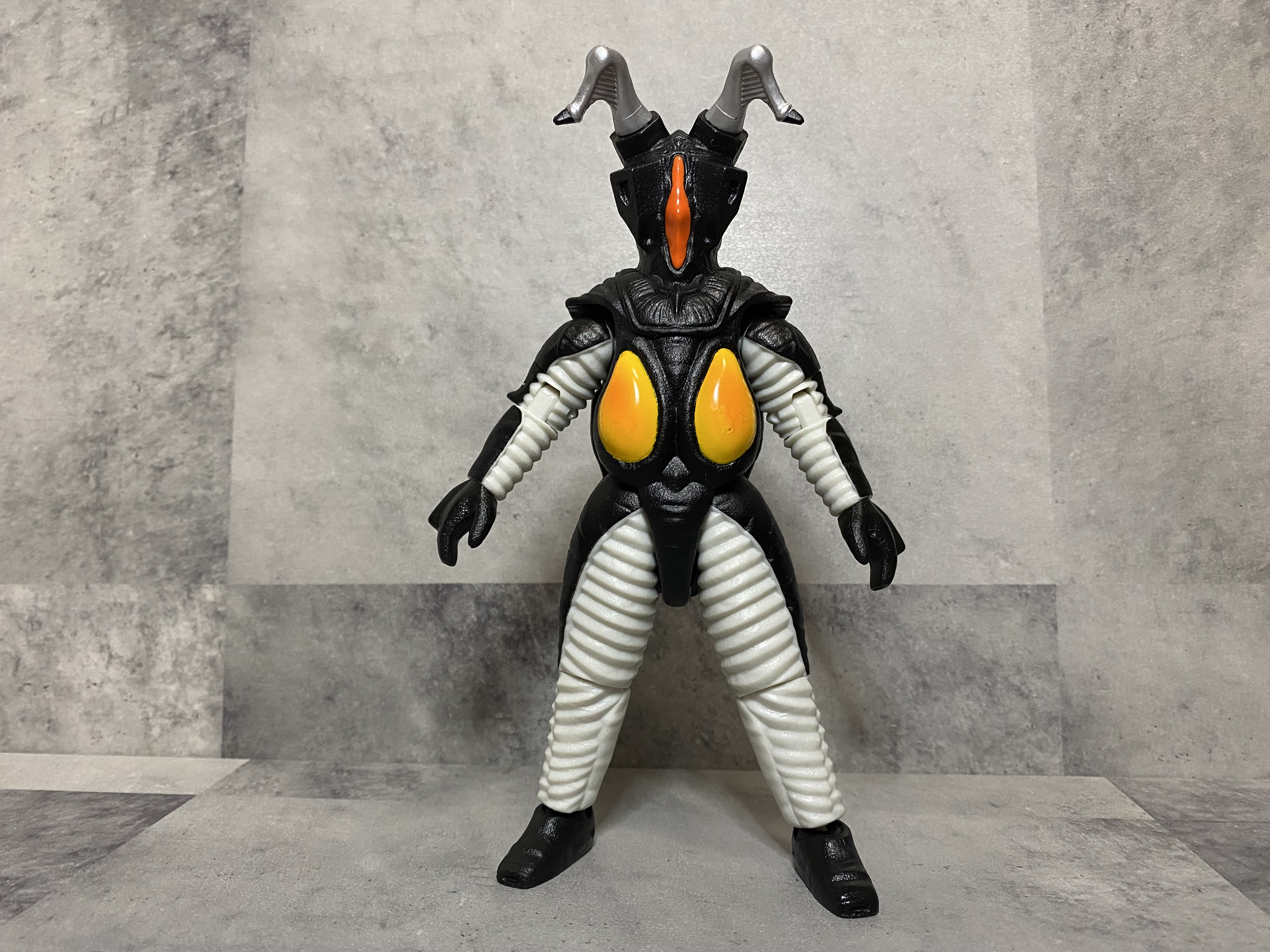 【入手困難品】✡️怪獣レーサーズ ゼットン＆UFO(黒成型/白・オレンジ塗装) 今日のゲストはゼットンさん : 蒼色全開