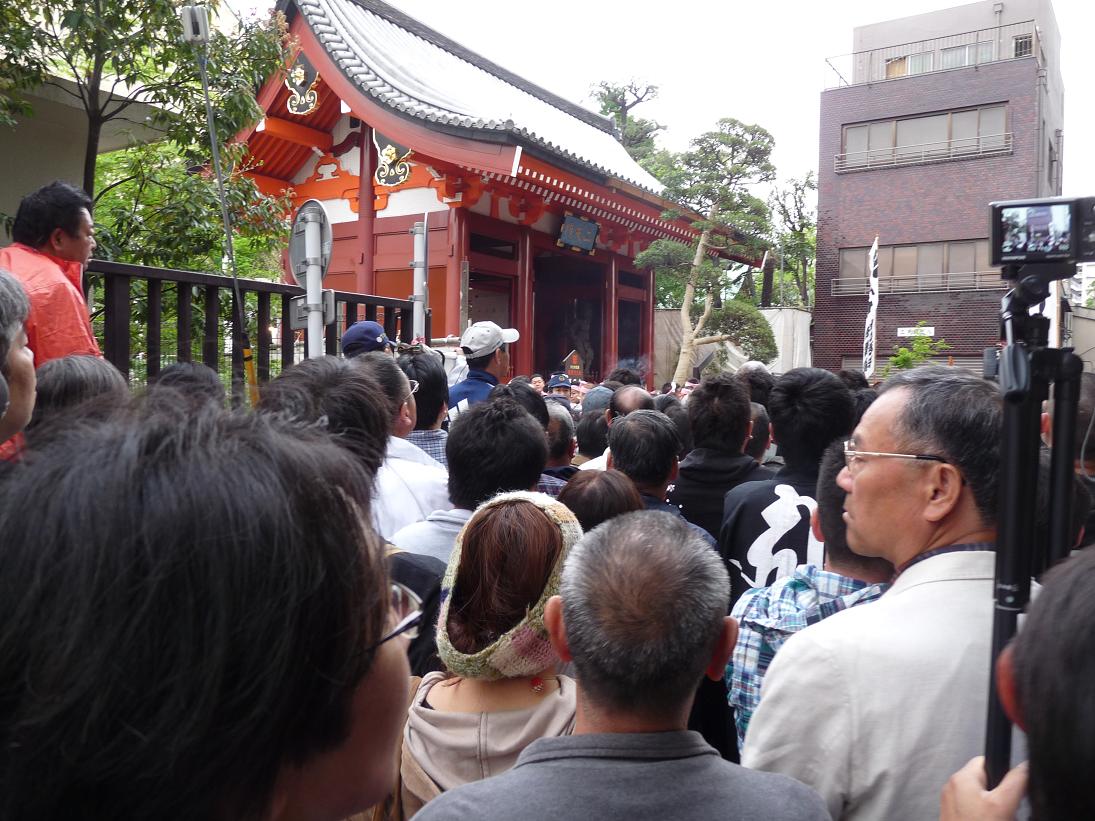 三社祭　浅草　宮出し　平成9年　入手困難 浅草・三社祭「宮出し」 平成27年度 浅草神社例大祭 - YouTube