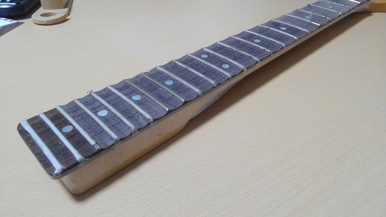 激安ギター苦闘編～スキャロップ完成～ : 40代から再び始めるオッサン