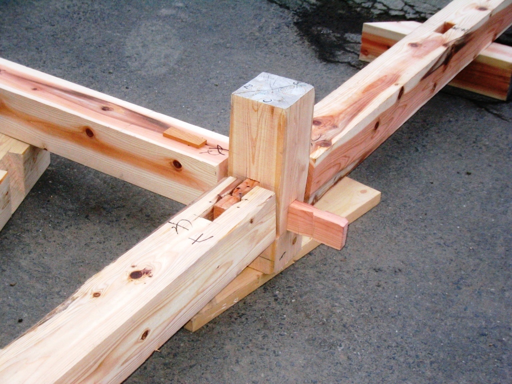 土台の上の足固め アトリエのある家