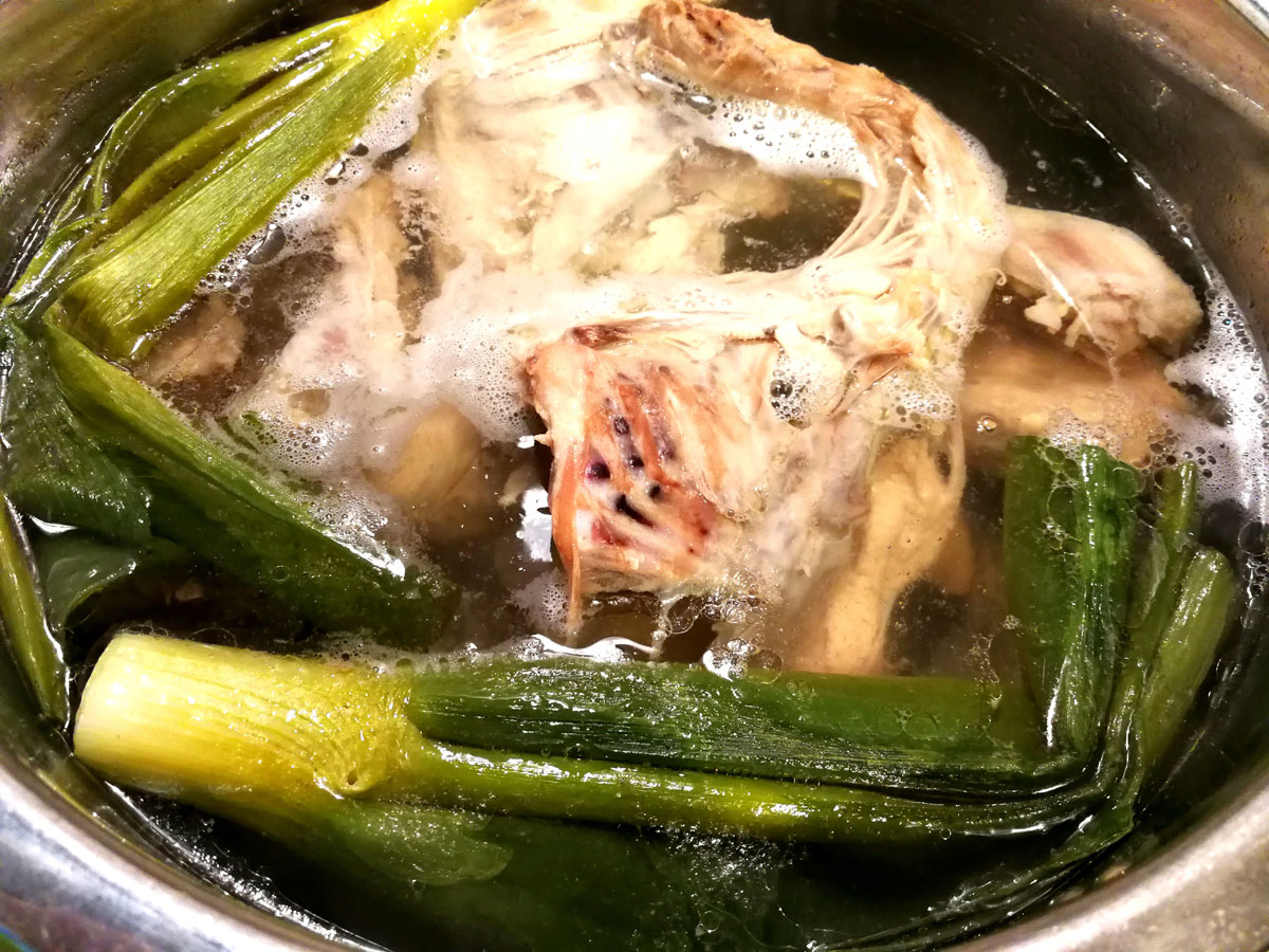 おうちご飯 鶏ガラから炊く鶏きのこ雑煮 19謹賀新年 亥 平成最後のおせちは無しよ 青木葉 Eatful Life
