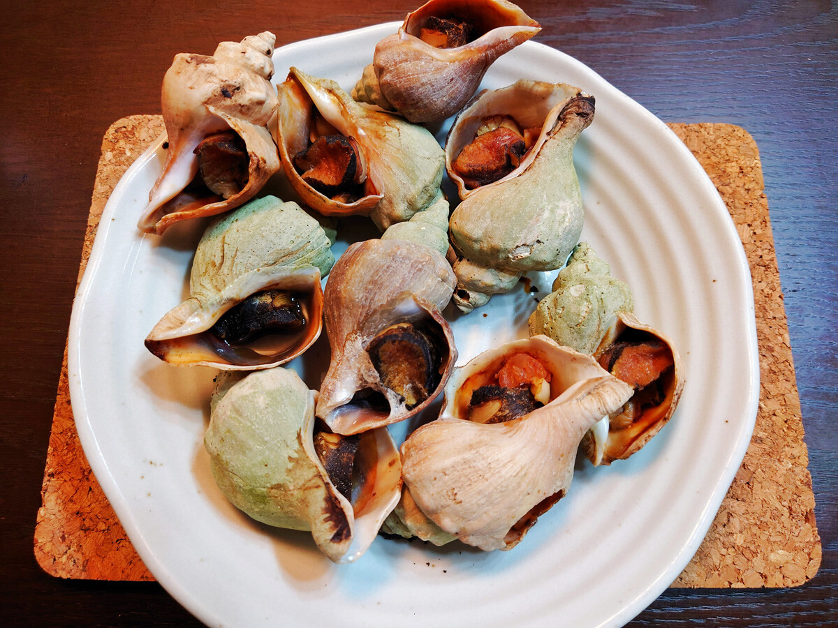おうちご飯 ホッケのムニエル 青つぶの醤油焼き 青木葉 Eatful Life